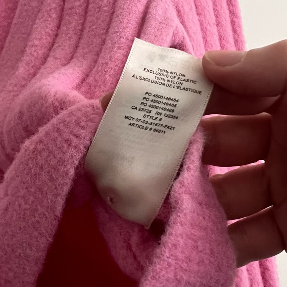 Aritzia 'Hush Knit' Wilfred Bubblegum Pink V-neck fitted cardigan - Picture 5 of 5